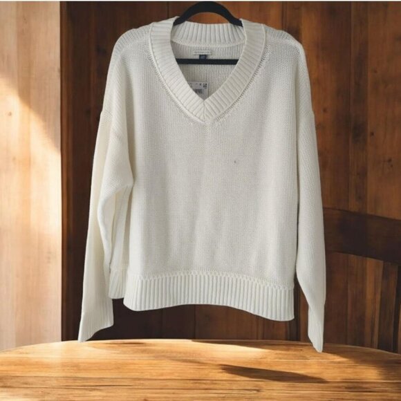 NEW!!! AMERICAN EAGLE V-Neck Sweater – Soft, Stylish & Sustainable - Sz XL - Picture 6 of 7